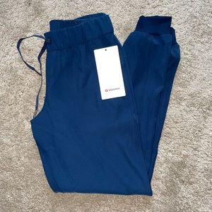 NWT Lululemon Size 4 Navy Mid Rise On the Fly Jogger Woven Pants